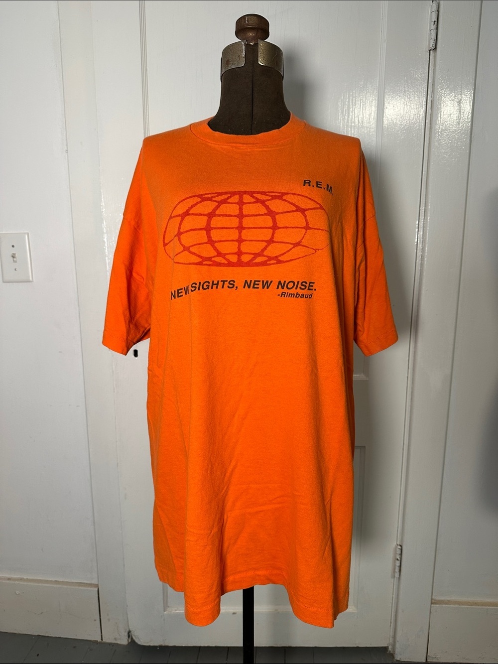 Vintage 1995 Orange R.E.M. 'New Sights, New Noise' Graphic Rock Band Tee Shirt